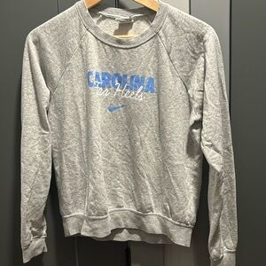 Nike Carolina Tar Heels crew neck size small